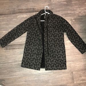 Adorable leopard print oversized coat 😍